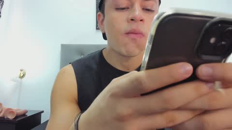 Snapshot of angel_cuervo chatting on 12-08-24, 01:03 Angel Cuervo online show from 12-08-24, 01:03