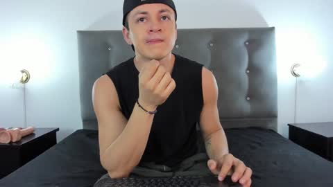 Snapshot of angel_cuervo chatting on 12-16-24, 12:27 Angel Cuervo online show from 12-16-24, 12:27