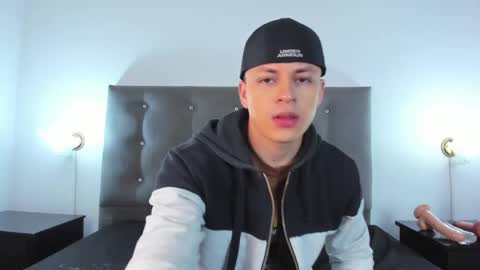 Snapshot of angel_cuervo chatting on 12-23-24, 12:30 Angel Cuervo online show from 12-23-24, 12:30