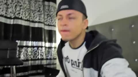Snapshot of angel_cuervo chatting on 12-28-24, 12:45 Angel Cuervo online show from 12-28-24, 12:45
