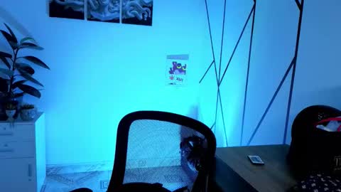 Snapshot of angel_dragun chatting on 10-15-25, 04:23 Angel-dragun online show from 10-15-25, 04:23