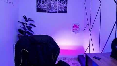 Snapshot of angel_dragun chatting on 10-18-25, 03:20 Angel-dragun online show from 10-18-25, 03:20