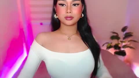 Snapshot of angel_eloaxx chatting on 05-06-26, 04:45 Angel online show from 05-06-26, 04:45
