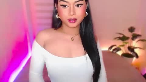 Snapshot of angel_eloaxx chatting on 05-09-26, 04:45 Angel online show from 05-09-26, 04:45