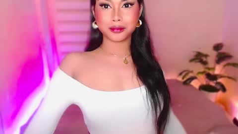 Snapshot of angel_eloaxx chatting on 05-11-26, 03:23 Angel online show from 05-11-26, 03:23