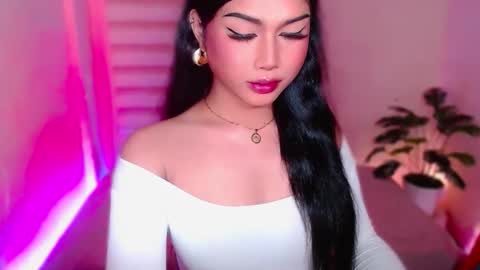 Snapshot of angel_eloaxx chatting on 05-17-26, 09:44 Angel online show from 05-17-26, 09:44