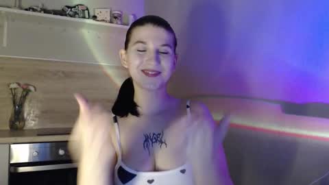 Snapshot of angel_gelya chatting on 10-06-25, 02:03 Angel online show from 10-06-25, 02:03