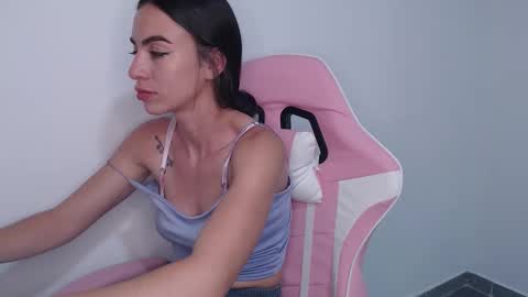 Snapshot of angel_girl10 chatting on 10-28-25, 10:12 Angel Girl online show from 10-28-25, 10:12