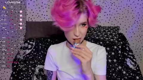 Snapshot of angel_julles chatting on 02-18-26, 09:05 Angel Dust online show from 02-18-26, 09:05