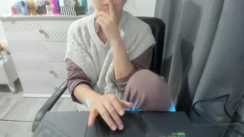 Snapshot of angel_lee__ chatting on 12-06-24, 11:33 angel_lee__ online show from 12-06-24, 11:33