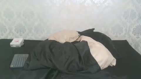 Angel Lein online show from 10-15-25, 06:41