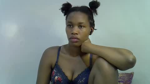 Snapshot of angel_mia5 chatting on 11-27-25, 12:35 angel_mia5 online show from 11-27-25, 12:35