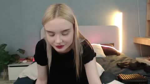 Angela online show from 05-06-26, 12:32