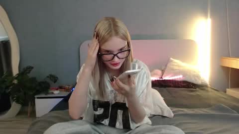 Angela online show from 05-27-26, 12:51