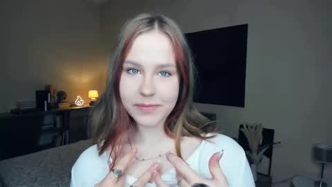 Snapshot of angel_to_burn chatting on 09-23-25, 09:01 SofiaSofi online show from 09-23-25, 09:01