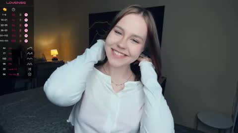 Snapshot of angel_to_burn chatting on 09-24-25, 07:44 SofiaSofi online show from 09-24-25, 07:44