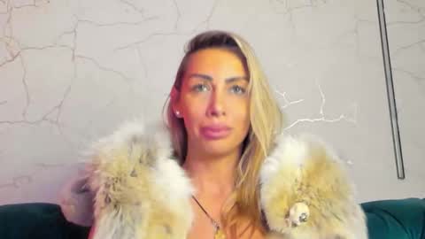 Anysia online show from 11-18-25, 05:12