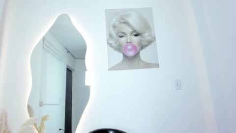 Juanita Florez online show from 01-05-25, 02:49