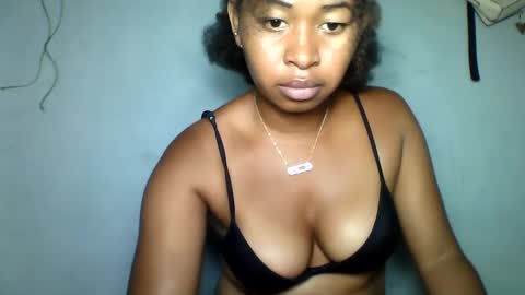 angela0112 online show from 02-04-25, 05:23