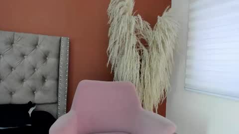 Ange online show from 10-30-25, 07:36