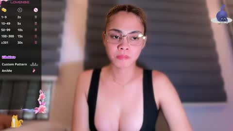 Snapshot of angelabigcock10 chatting on 10-17-25, 07:38 Jamie online show from 10-17-25, 07:38