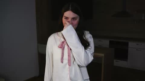 Olivia online show from 11-26-25, 06:36