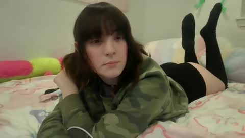 Snapshot of angelalice555 chatting on 12-21-25, 10:00 angelalice555 online show from 12-21-25, 10:00