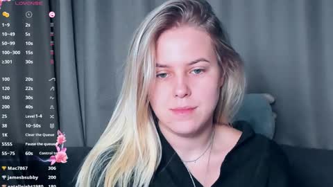 Snapshot of angelanty chatting on 11-17-25, 01:06 Darsi Anty online show from 11-17-25, 01:06