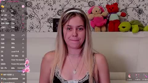 Snapshot of angelanty chatting on 11-28-25, 02:53 Darsi Anty online show from 11-28-25, 02:53