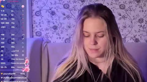 Snapshot of angelanty chatting on 12-15-25, 02:21 Darsi Anty online show from 12-15-25, 02:21