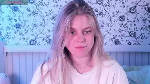 Snapshot of angelanty chatting on 06-24-26, 03:33 Darsi Anty online show from 06-24-26, 03:33