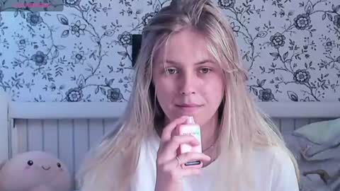 Snapshot of angelanty chatting on 06-25-26, 01:15 Darsi Anty online show from 06-25-26, 01:15