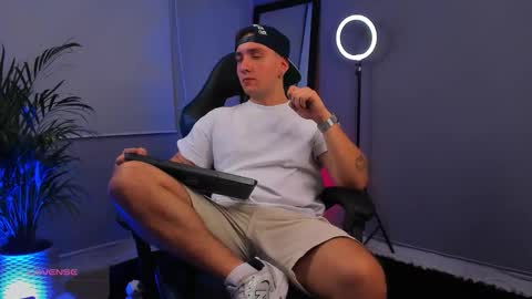 angelbell19 online show from 09-10-25, 01:49