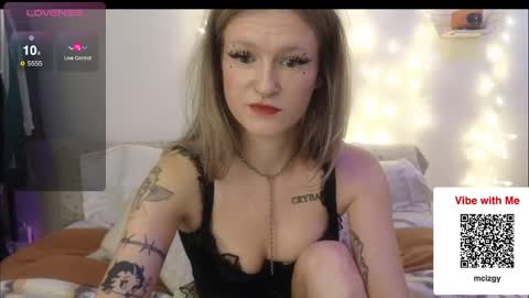 Snapshot of angelbl000d chatting on 12-24-24, 09:00 angelbl000d online show from 12-24-24, 09:00