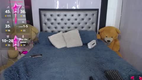 Snapshot of angelcamgirl20 chatting on 10-18-25, 07:20 angel online show from 10-18-25, 07:20