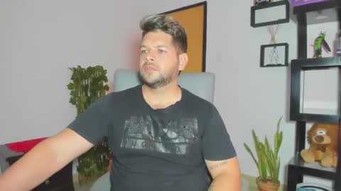 Snapshot of angelcute3 chatting on 10-11-25, 04:05 angel online show from 10-11-25, 04:05