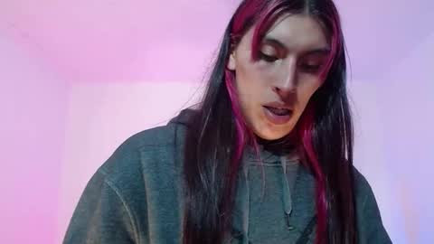 Snapshot of angele_johnson chatting on 11-02-25, 02:03 angele online show from 11-02-25, 02:03