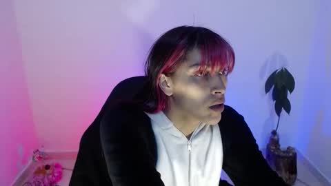 Snapshot of angele_johnson chatting on 11-04-25, 01:32 angele online show from 11-04-25, 01:32