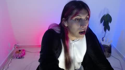 Snapshot of angele_johnson chatting on 11-07-25, 08:42 angele online show from 11-07-25, 08:42