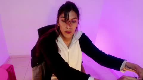 angele online show from 05-29-26, 09:35