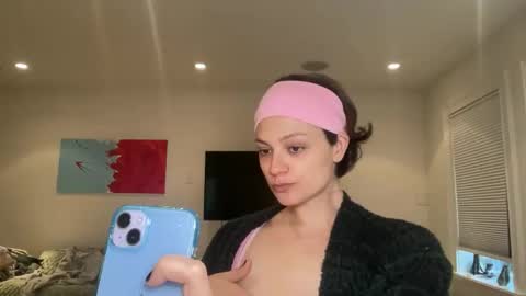 Snapshot of angeleleven11 chatting on 12-16-25, 10:26 angeleleven11 online show from 12-16-25, 10:26