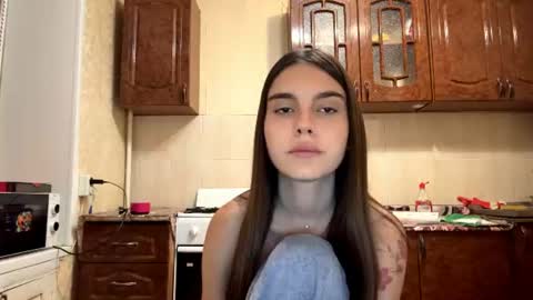 Snapshot of angelenaantonello chatting on 07-27-26, 05:53 Bella online show from 07-27-26, 05:53