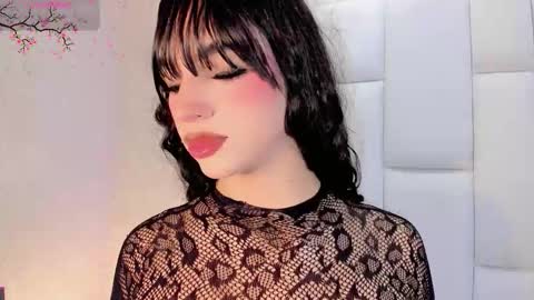 Snapshot of angeles_bust chatting on 11-30-25, 08:24 angeles_bust online show from 11-30-25, 08:24