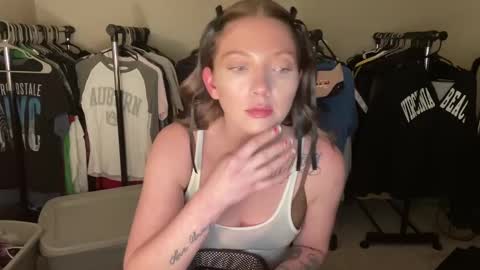 Snapshot of angelgrl444 chatting on 01-08-25, 01:32 Princess Peach online show from 01-08-25, 01:32