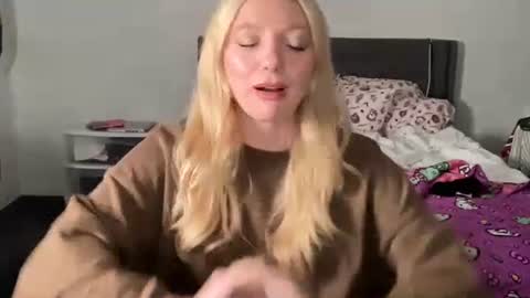 Snapshot of angelgrl444 chatting on 11-12-25, 05:19 Princess Peach online show from 11-12-25, 05:19