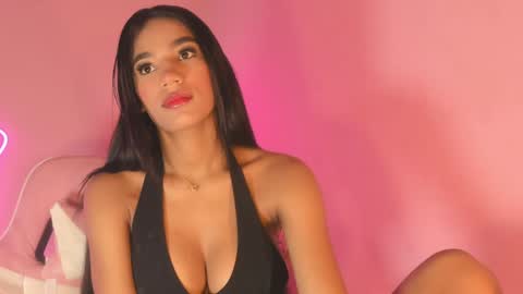Snapshot of angeli_sexi chatting on 12-31-24, 01:04 Carolina online show from 12-31-24, 01:04