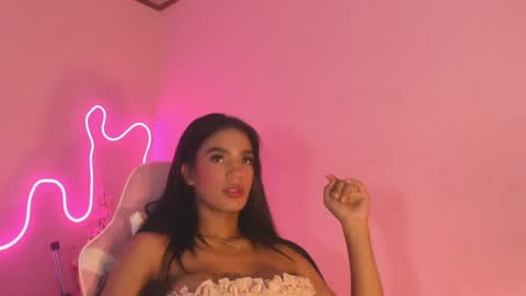 Snapshot of angeli_sexi chatting on 01-08-25, 12:38 Carolina online show from 01-08-25, 12:38