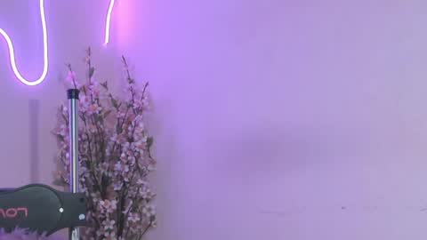 Snapshot of angeli_sexi chatting on 02-09-25, 01:11 Carolina online show from 02-09-25, 01:11