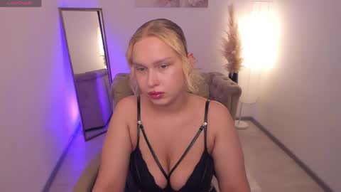 Snapshot of angelic_coy chatting on 05-20-26, 11:05 Angelic beauty online show from 05-20-26, 11:05