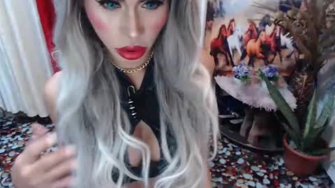 Snapshot of angelic_face_808 chatting on 02-22-25, 01:11 DIVINE ANGEL online show from 02-22-25, 01:11